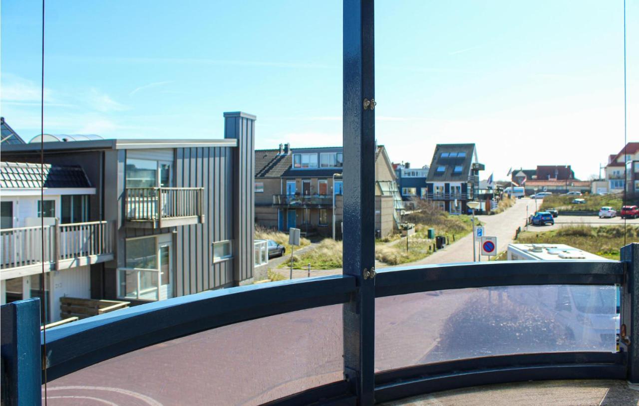 The Blue Whale Daire Bergen aan Zee Oda fotoğraf